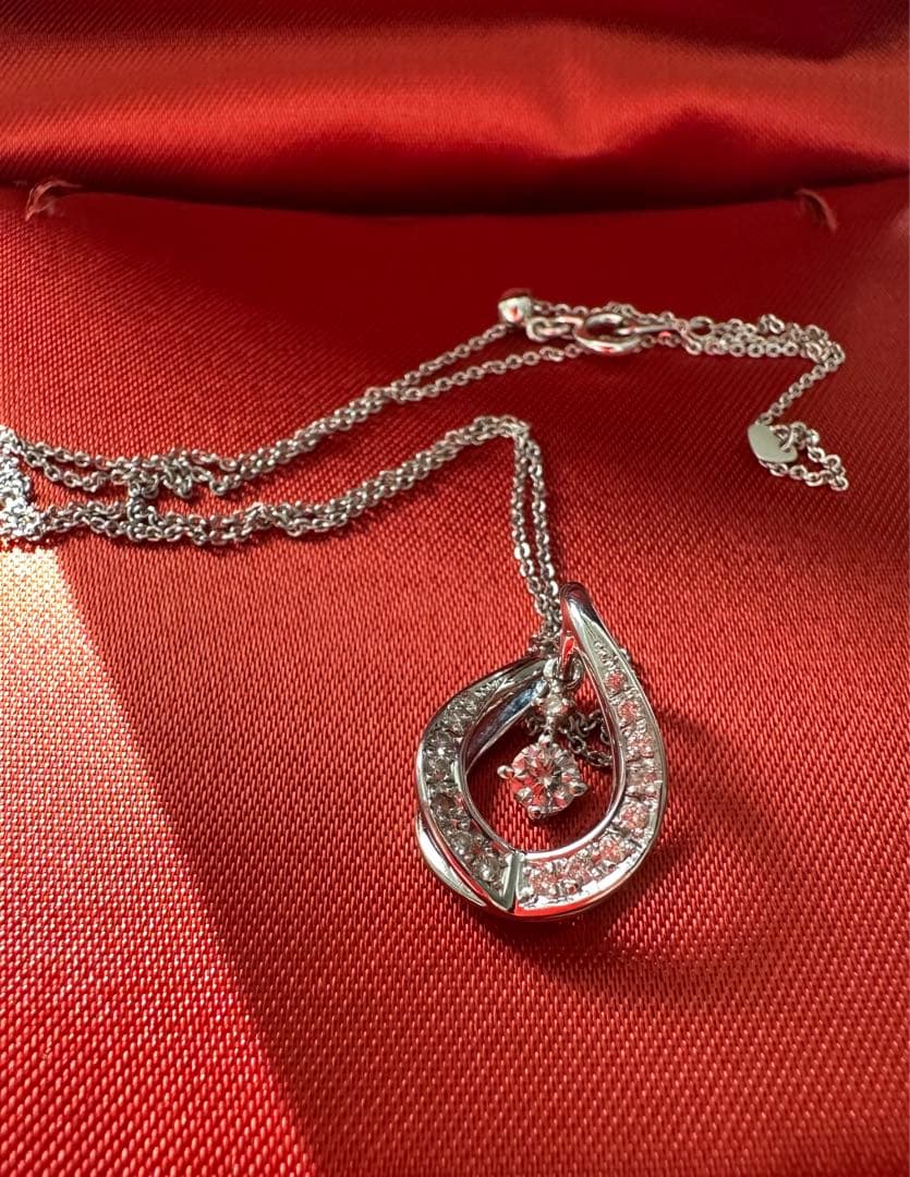ダイヤモンド　k18wg ネックレス　0.31ct