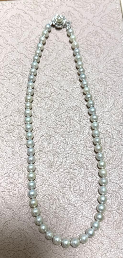 パールネックレス 花型シルバー留め具