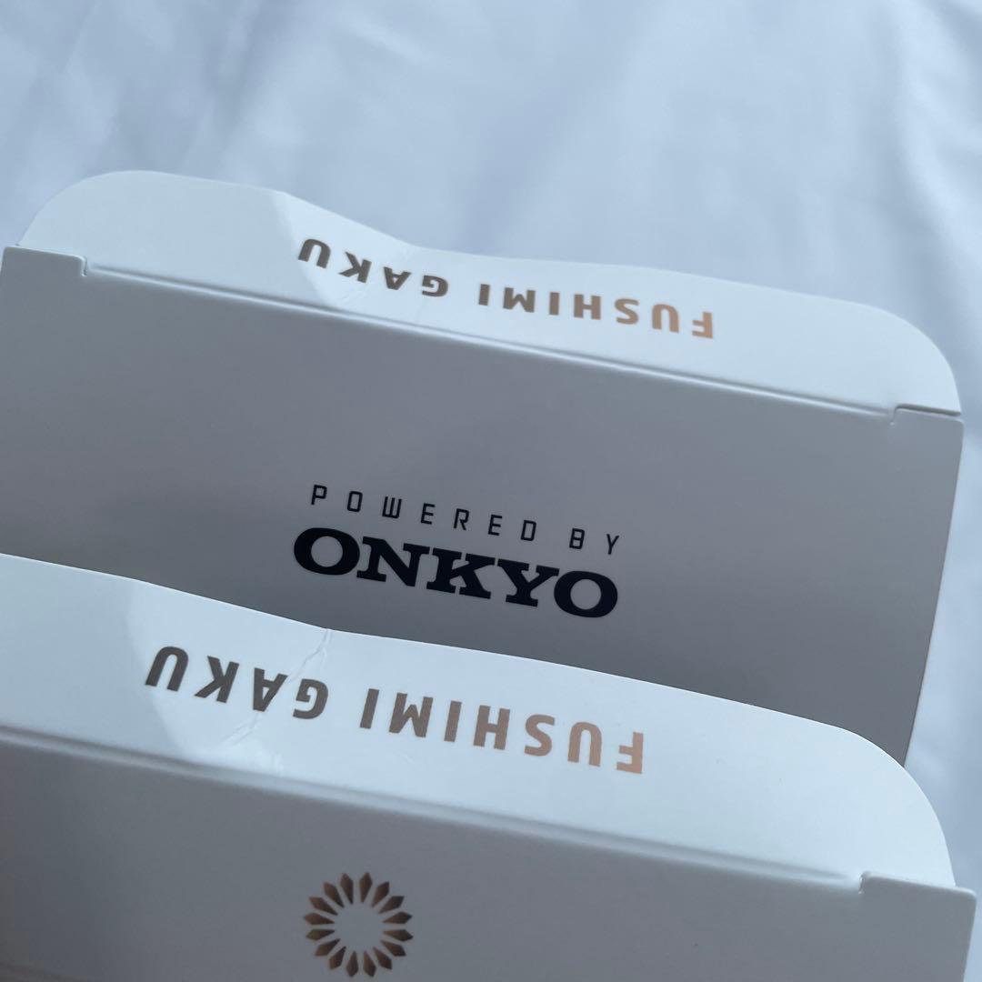 伏見ガク　ONKYO イヤホン　ワイヤレス充電器