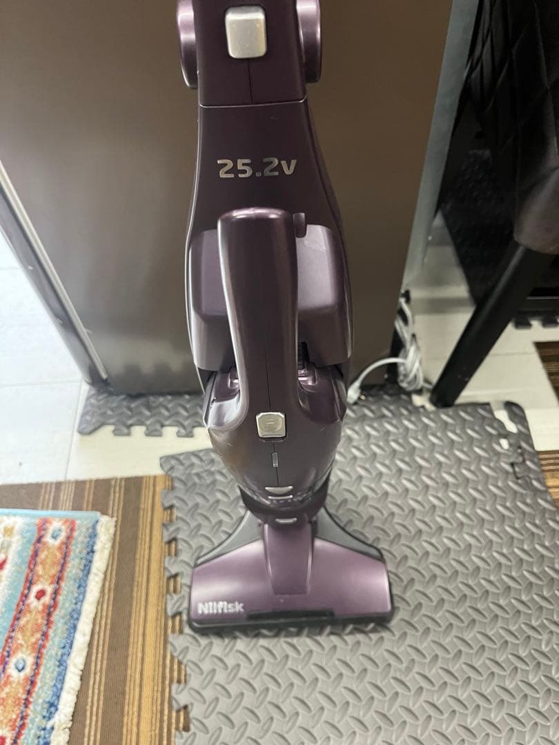 Nilfisk Handy 2-in-1 スティッククリーナー