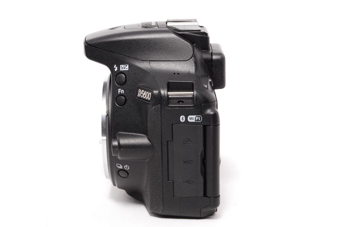 WiFiで楽々転送◆Nikon D5600◆一眼レフカメラ◆ショット数5710！