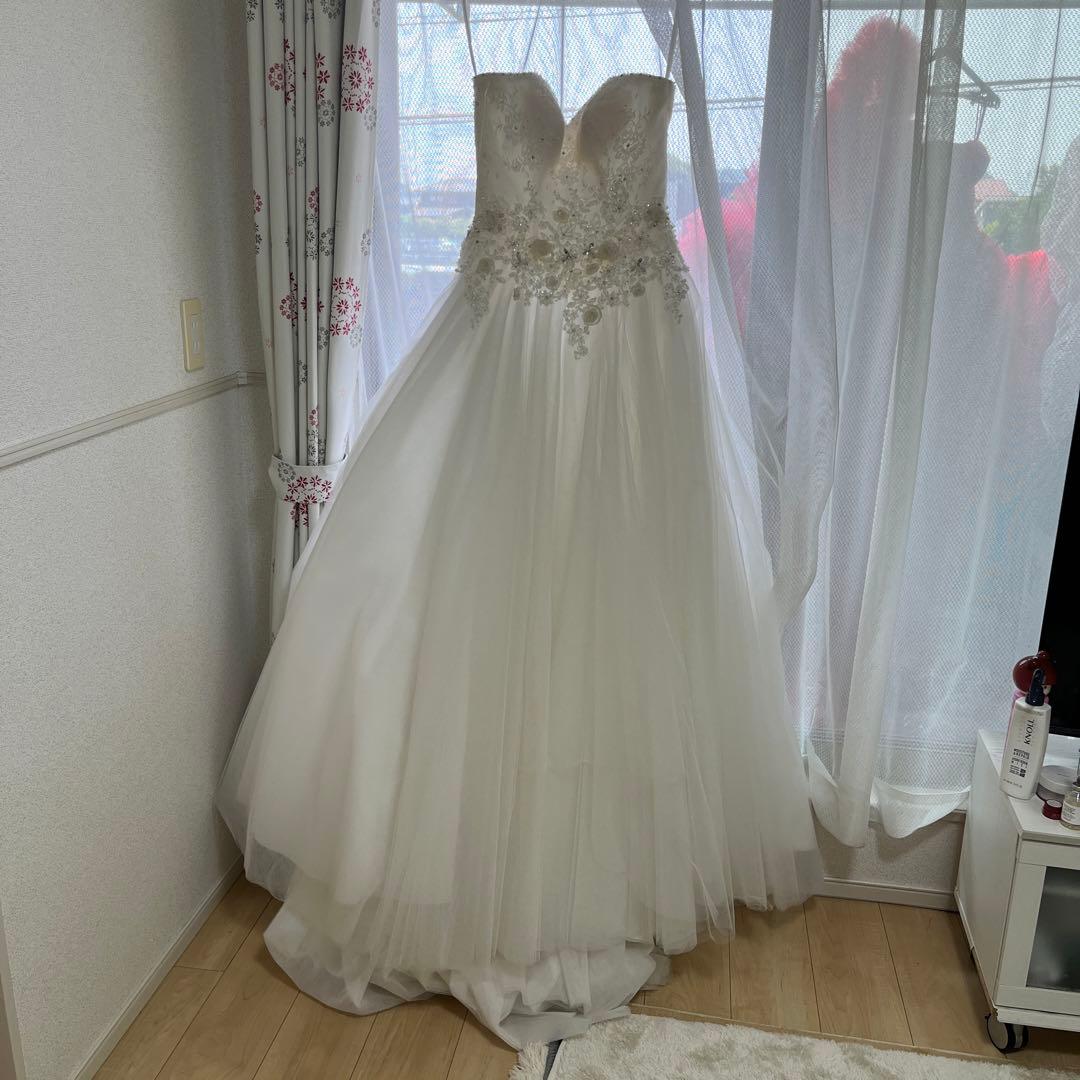 L*い様 最終お値下げ！超美品！エニーブライダル　長いトレーン　ゴージャスです