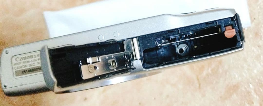 CANON IXY 200　デジタルカメラ　ジャンク