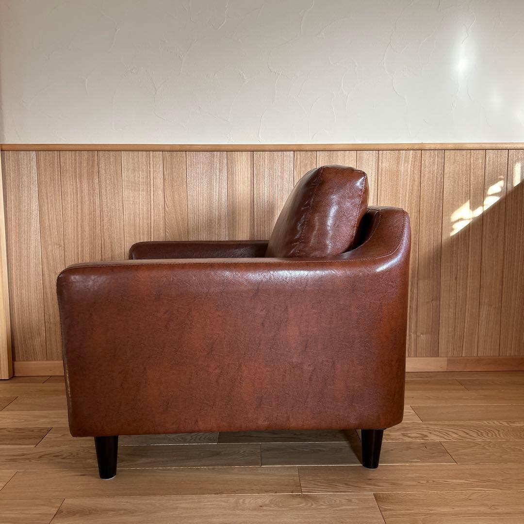 レザー風素材の高級感のある　一人掛けソファー