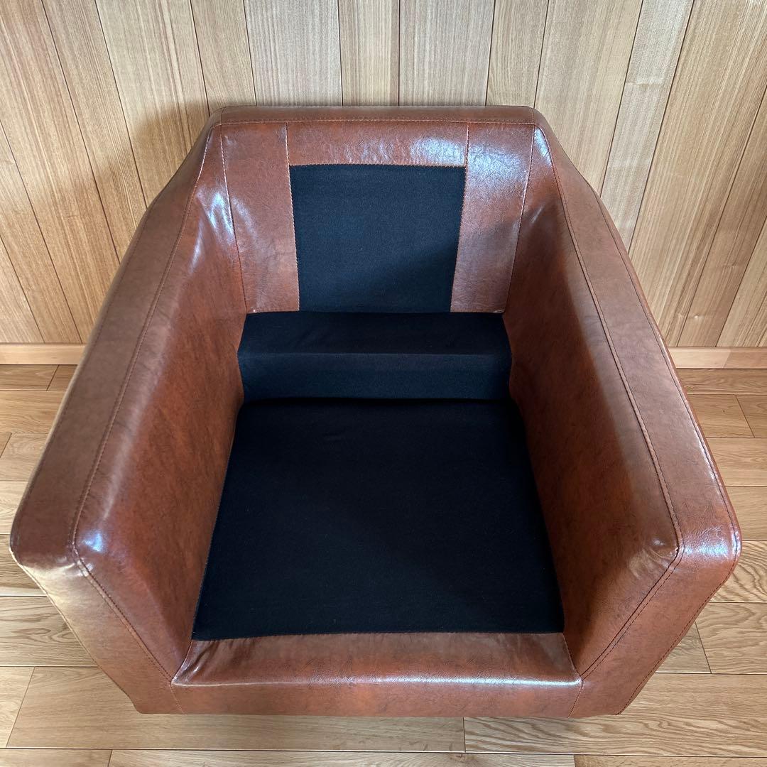 レザー風素材の高級感のある　一人掛けソファー