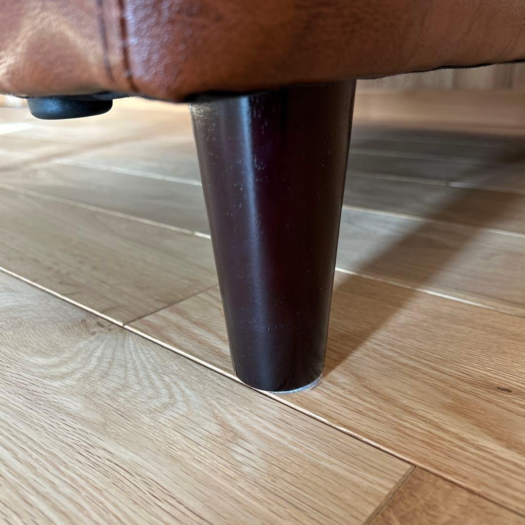 レザー風素材の高級感のある　一人掛けソファー