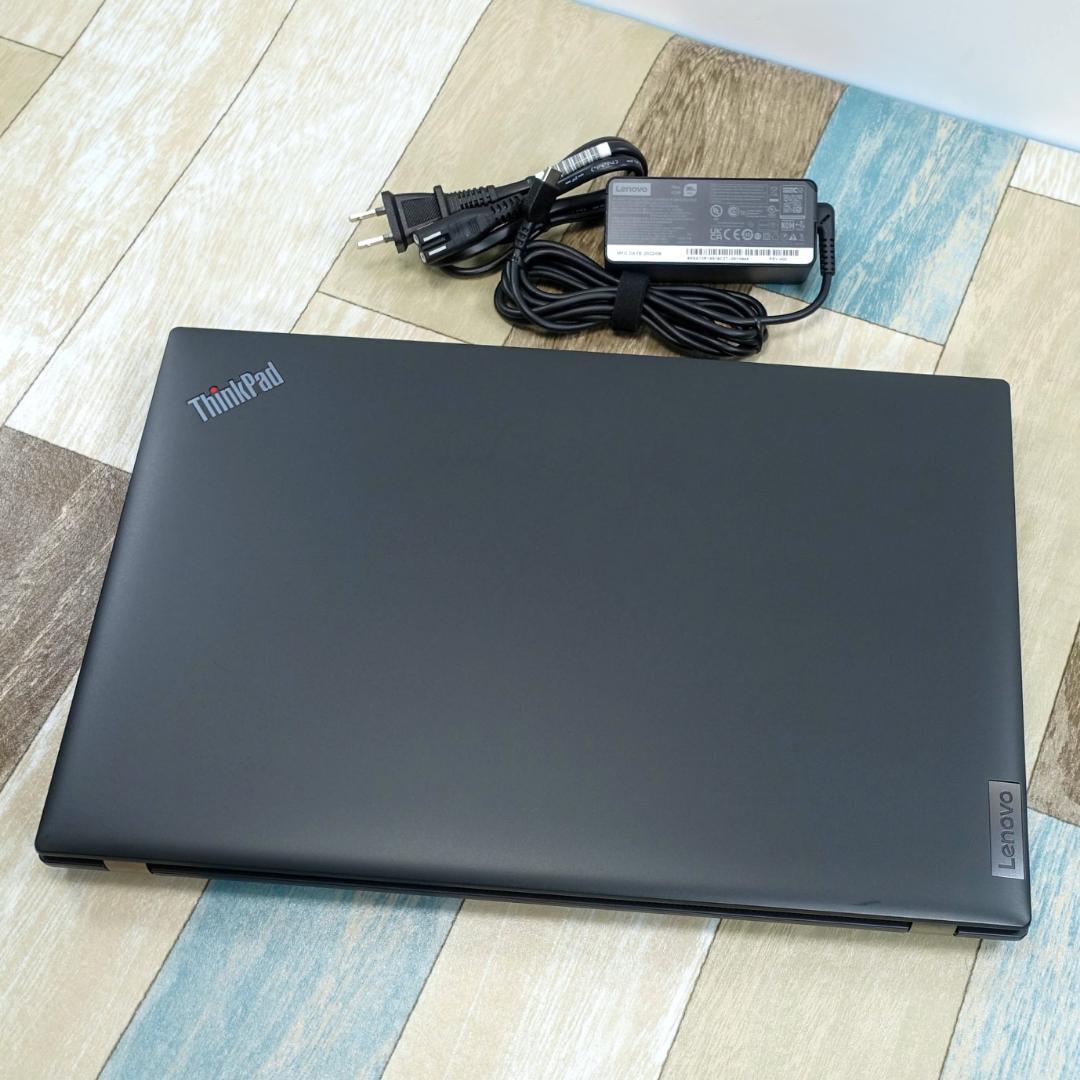 未使用に近いレベルの極美品✨１０コアの１２世代コアｉ５に超高速ＳＳＤ✨ＩＰＳ液晶