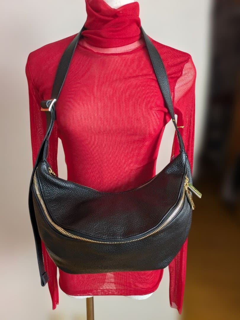 VIOLADOROのレザーボディバッグ