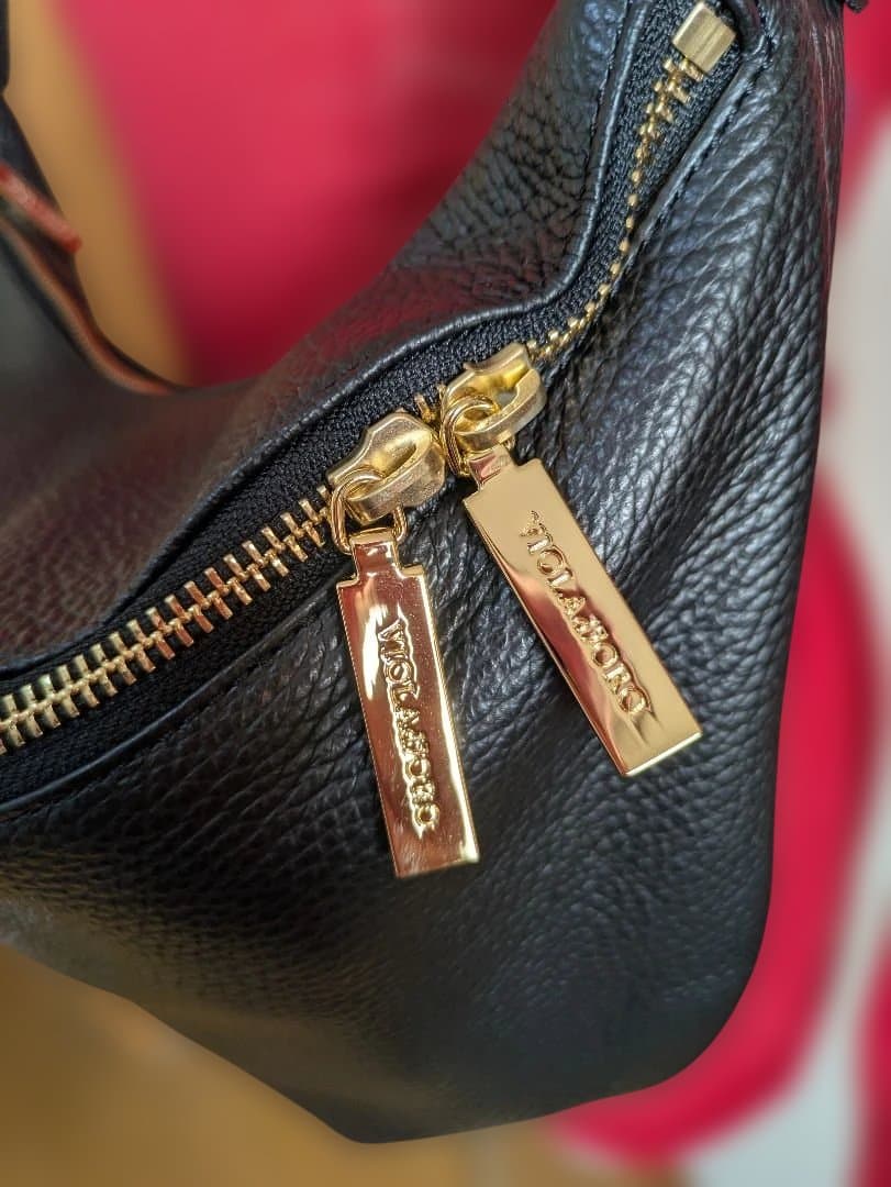 VIOLADOROのレザーボディバッグ