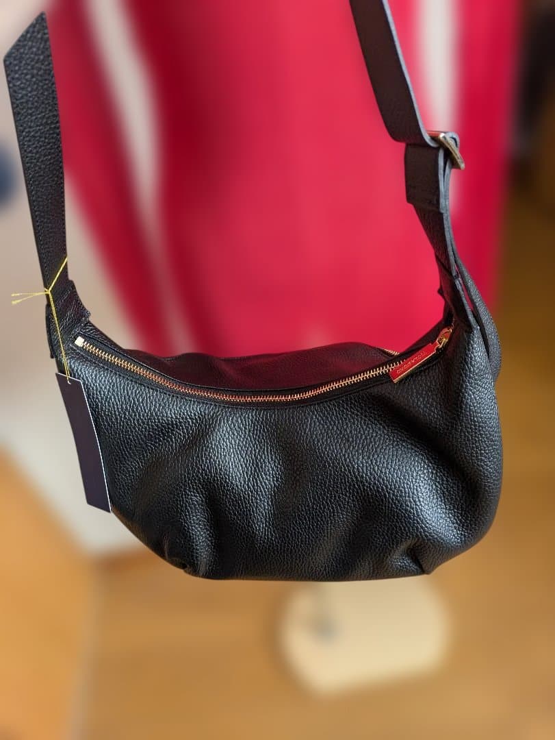 VIOLADOROのレザーボディバッグ