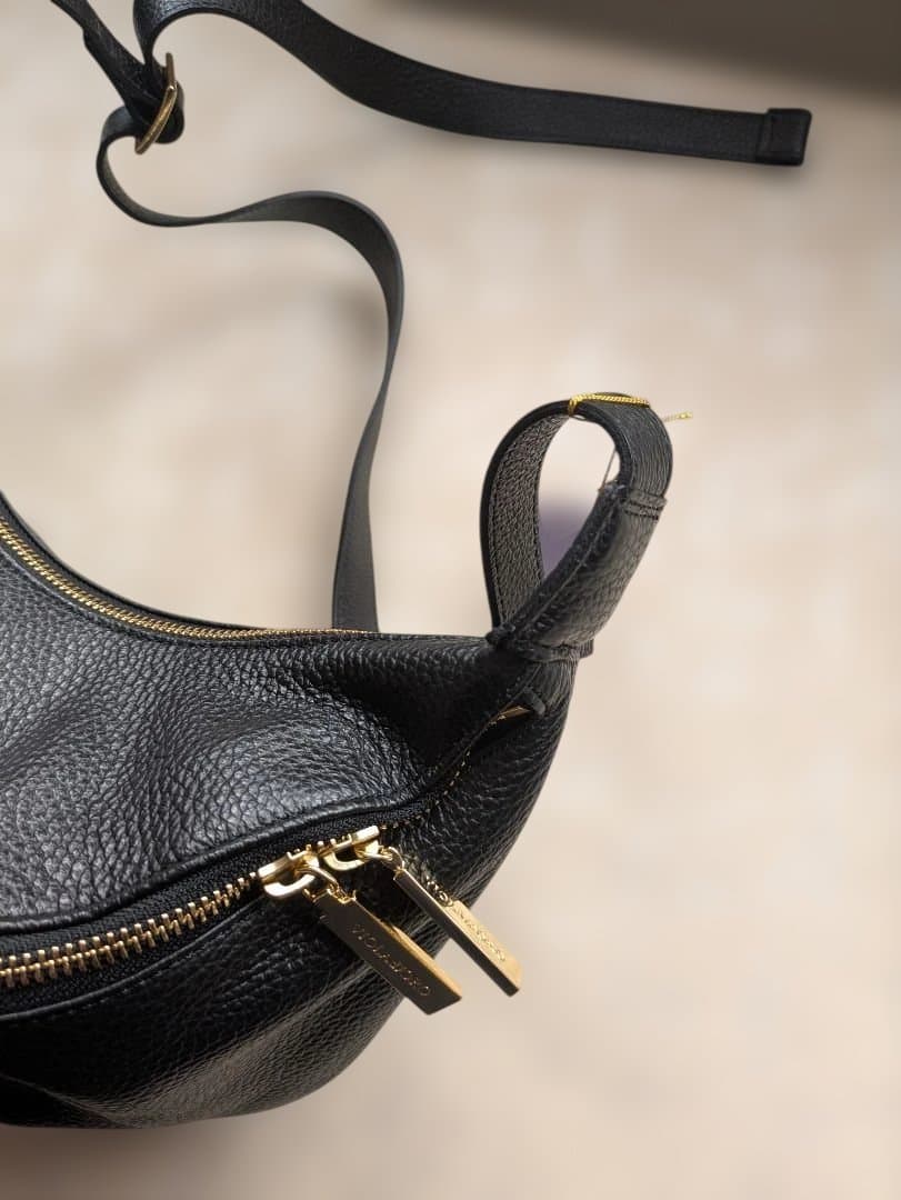 VIOLADOROのレザーボディバッグ