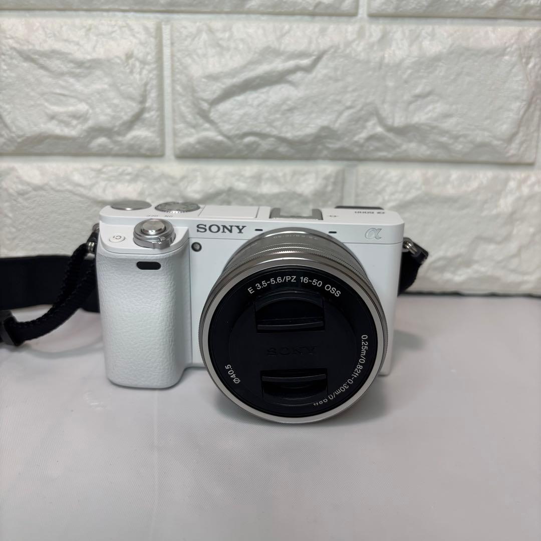SONY α‬6000 ホワイト ミラーレス一眼 望遠レンズ付き