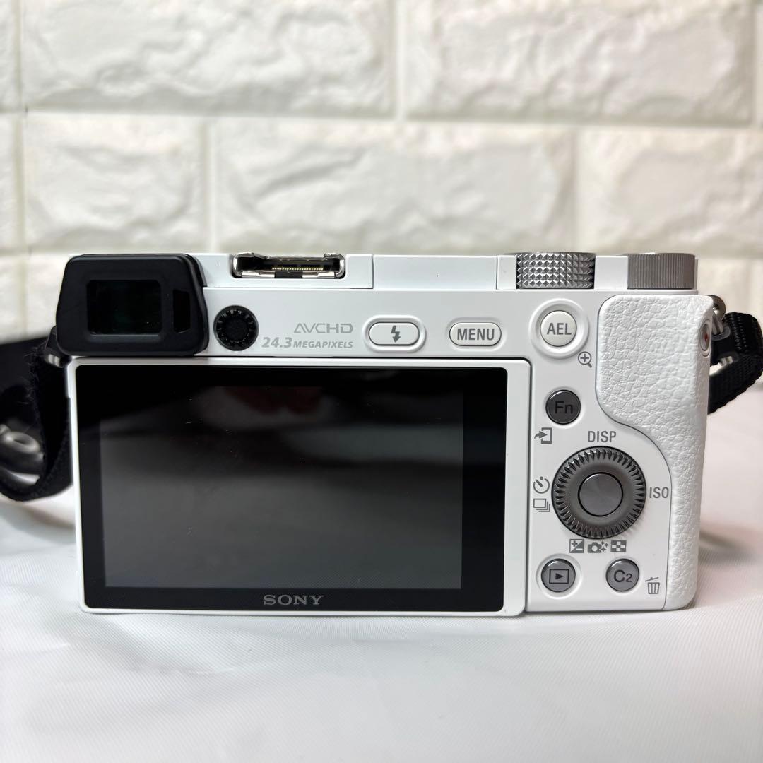 SONY α‬6000 ホワイト ミラーレス一眼 望遠レンズ付き
