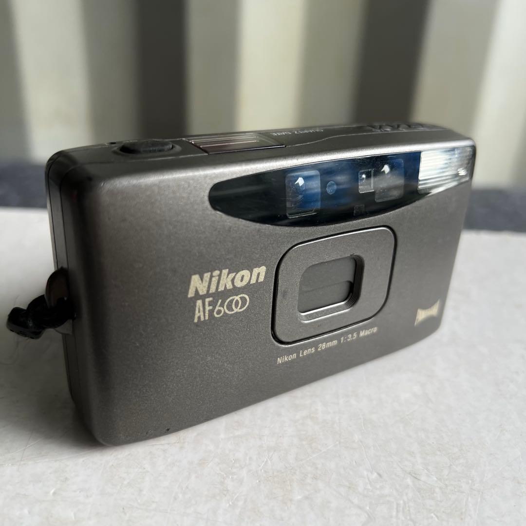D60激安早い者勝ち✨　Nikon AF600フィルムカメラ　コンパクト