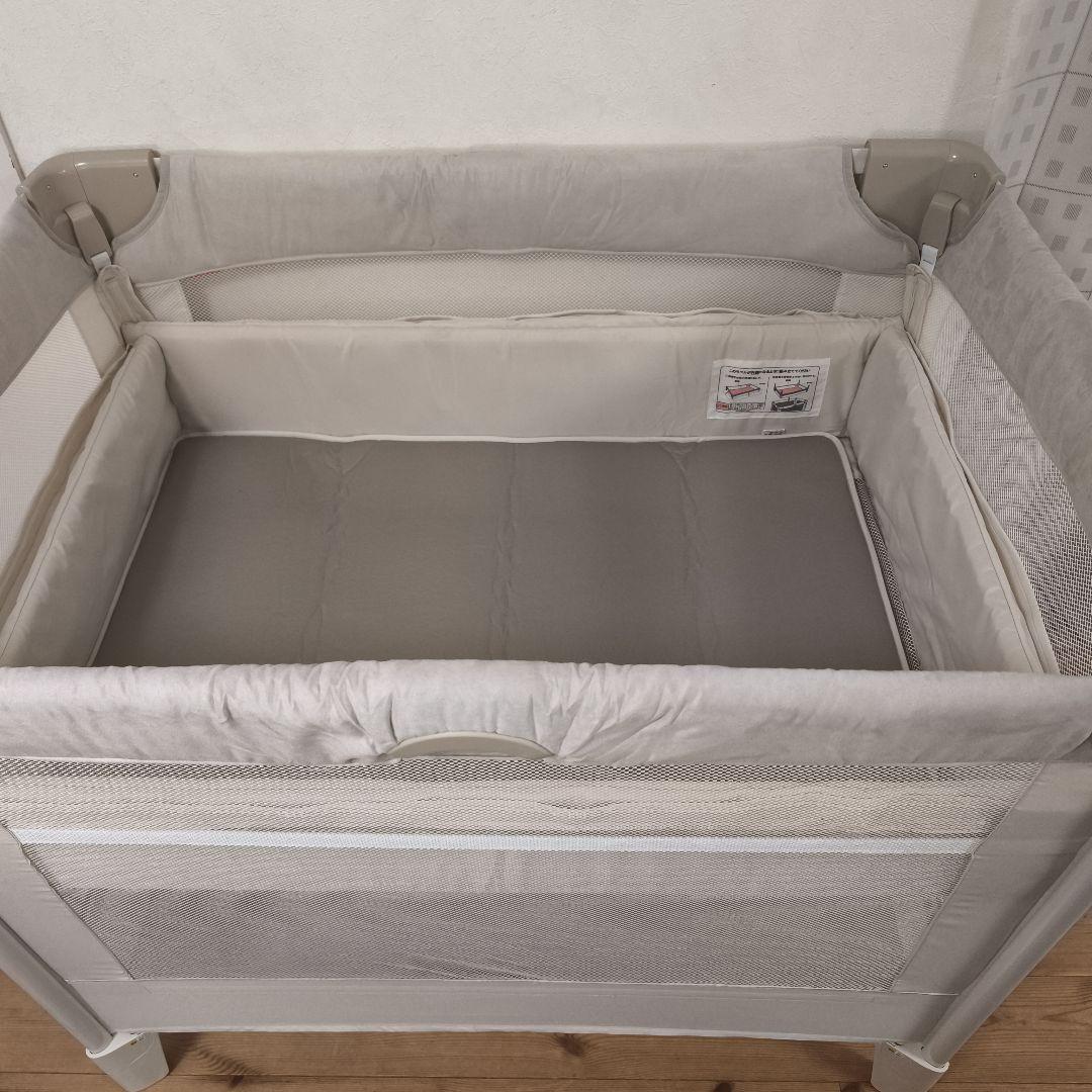アップリカ ココネルエアープラスAB ベビーベッド　ホワイトベージュ