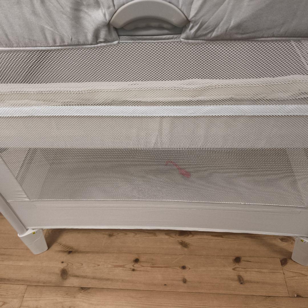 アップリカ ココネルエアープラスAB ベビーベッド　ホワイトベージュ