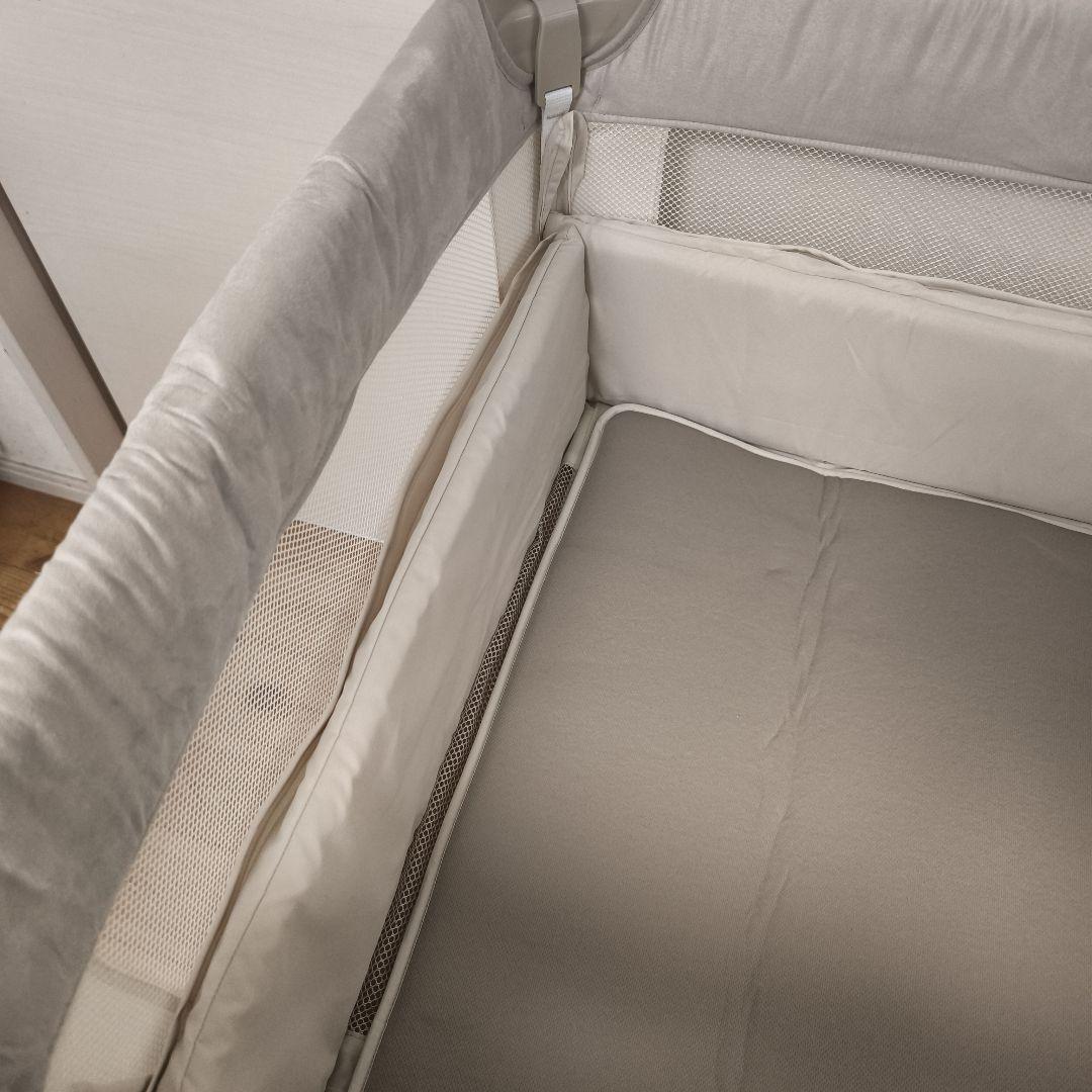 アップリカ ココネルエアープラスAB ベビーベッド　ホワイトベージュ