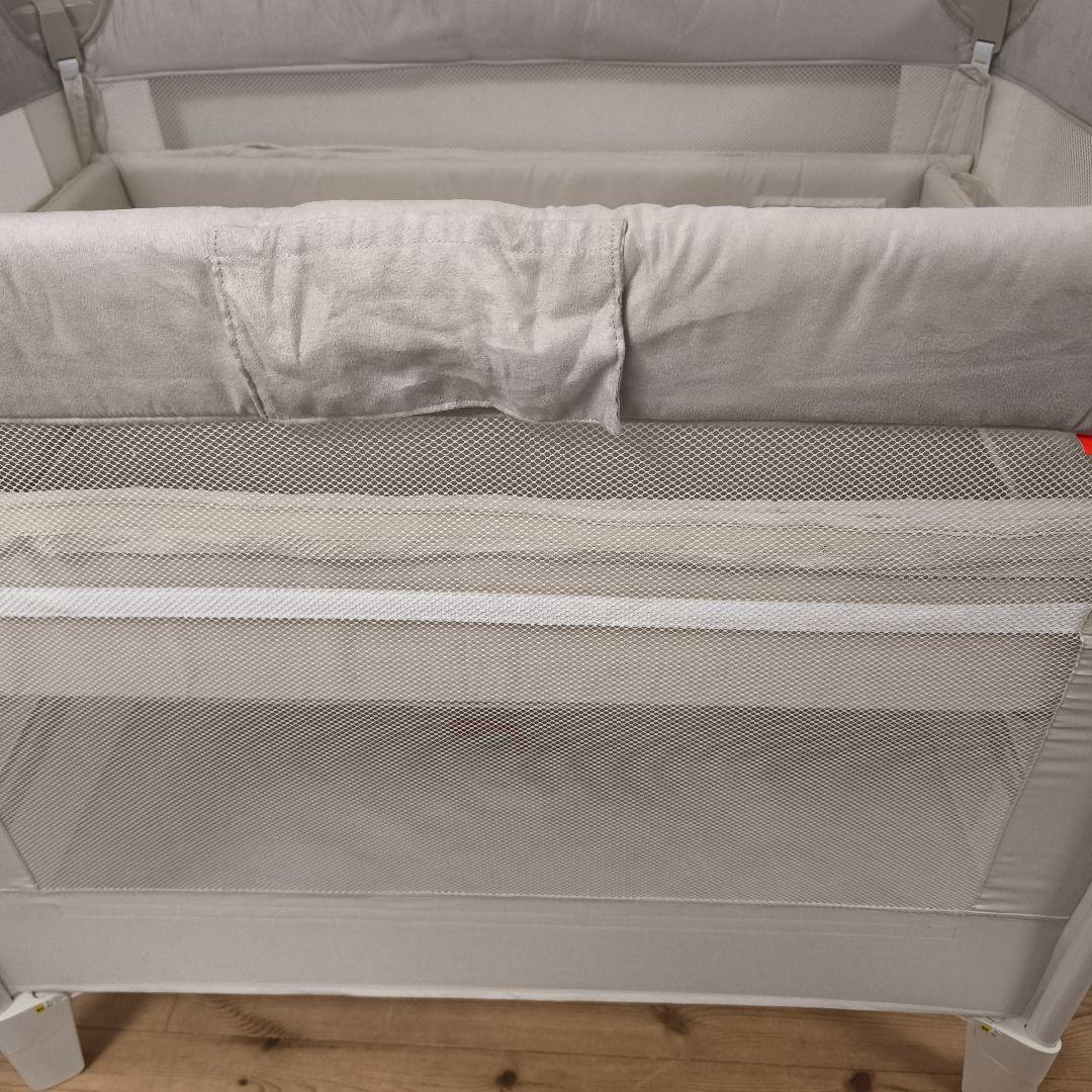 アップリカ ココネルエアープラスAB ベビーベッド　ホワイトベージュ