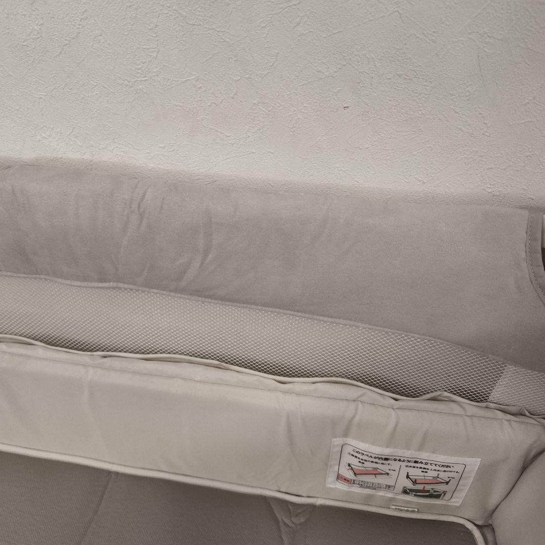 アップリカ ココネルエアープラスAB ベビーベッド　ホワイトベージュ