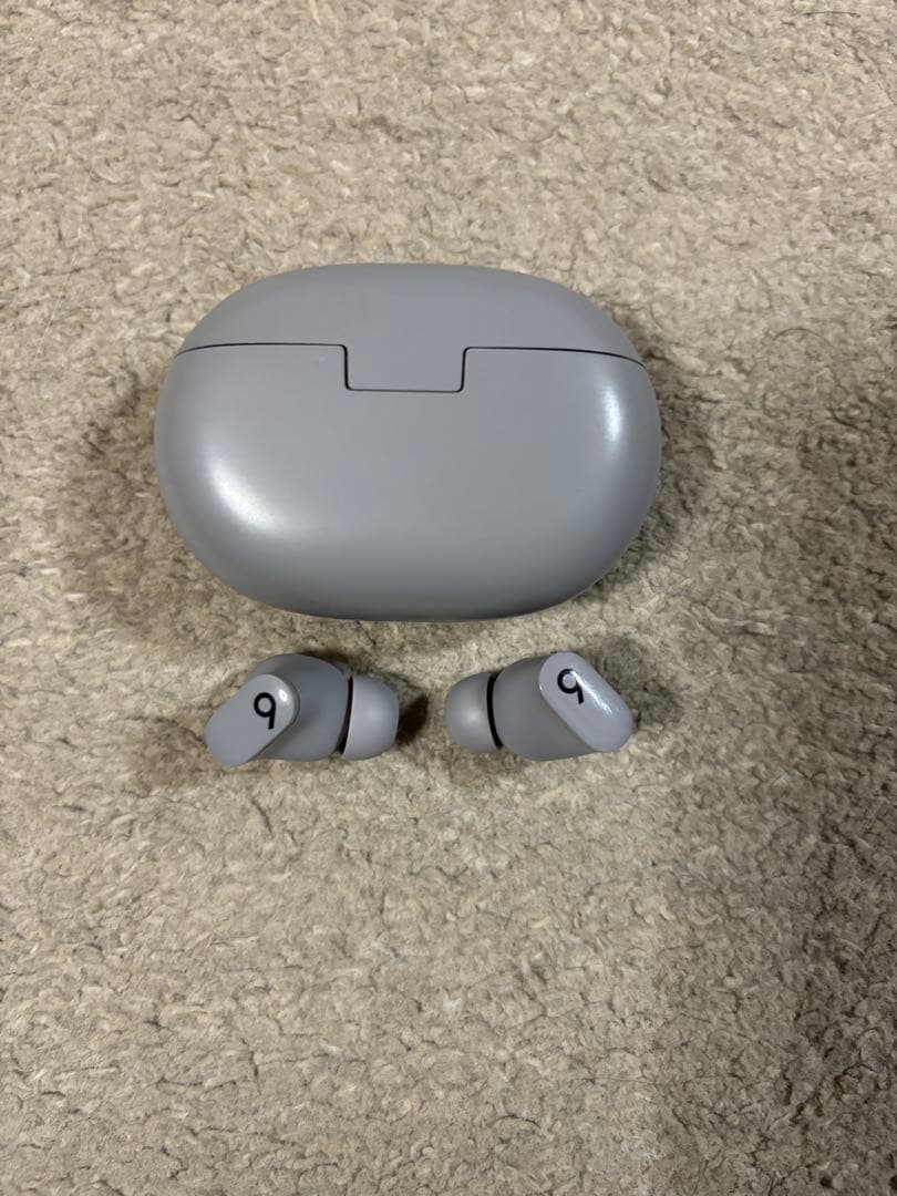 Beats Studio Buds グレー