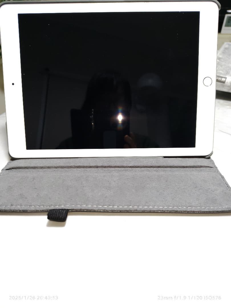 ●Apple iPad 本体第6世代●カバー付き●正常動作●美品●32GB