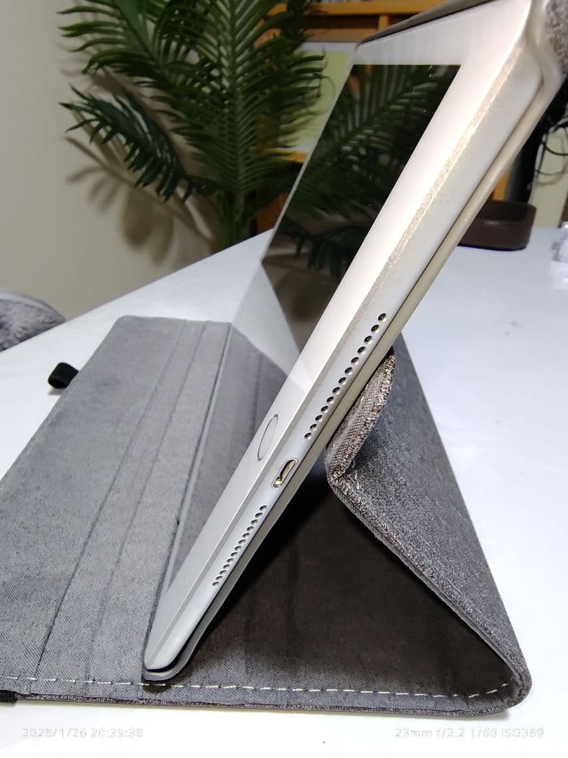 ●Apple iPad 本体第6世代●カバー付き●正常動作●美品●32GB