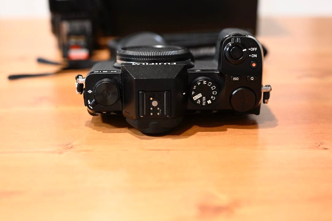 美品FUJIFILM.X-S10ボディ＋レンズXF18-55mmおまけ備品付き