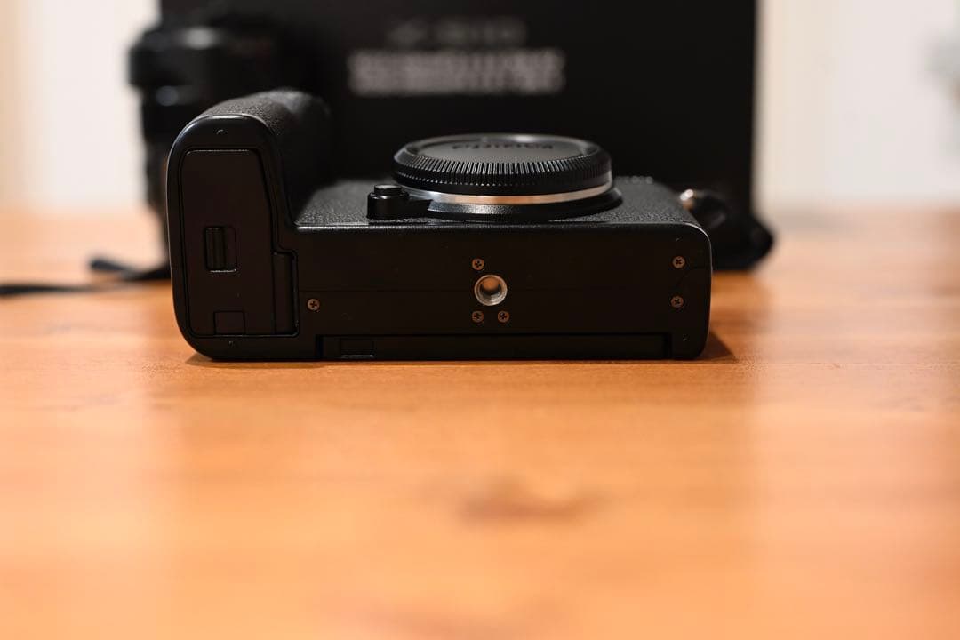 美品FUJIFILM.X-S10ボディ＋レンズXF18-55mmおまけ備品付き