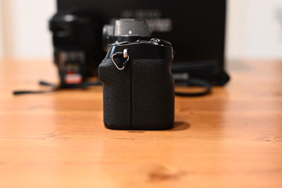 美品FUJIFILM.X-S10ボディ＋レンズXF18-55mmおまけ備品付き