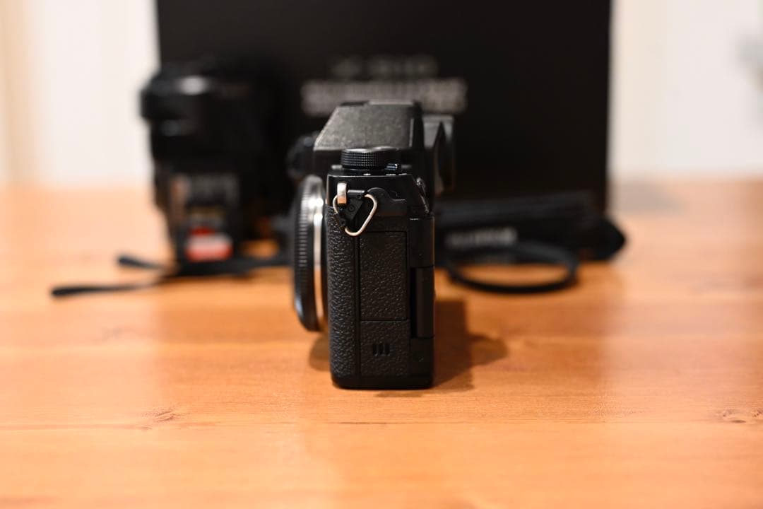 美品FUJIFILM.X-S10ボディ＋レンズXF18-55mmおまけ備品付き