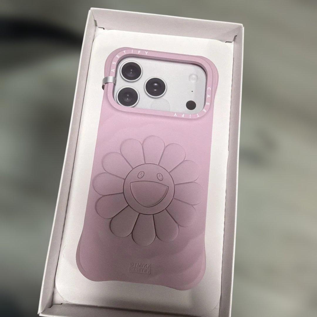 Cassetify 村上隆スペシャルエディションフラワースマホケース