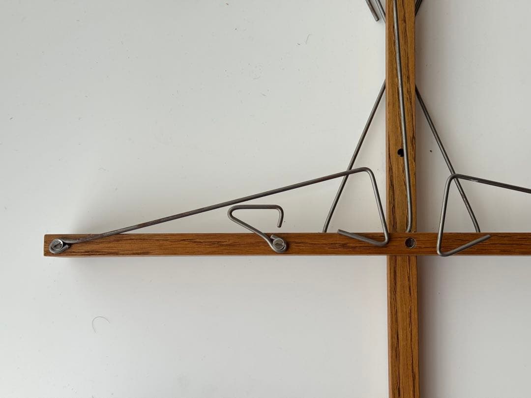 chikuni book on the wall チクニ