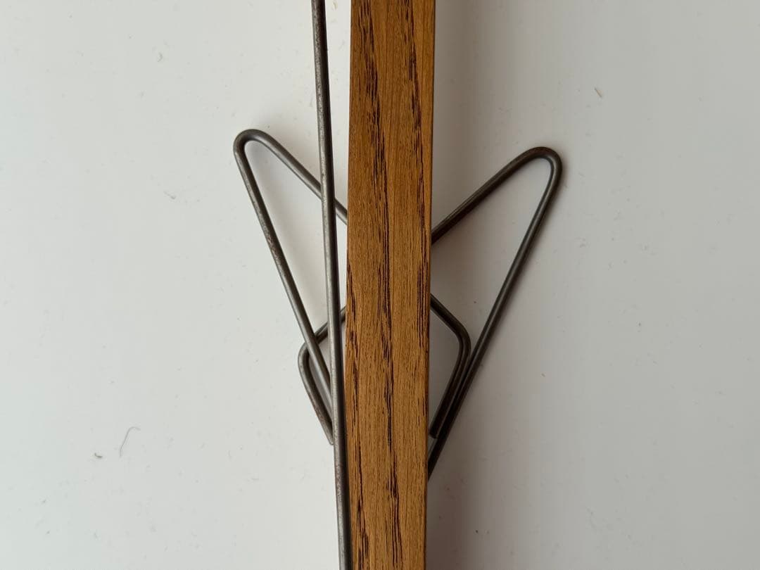 chikuni book on the wall チクニ