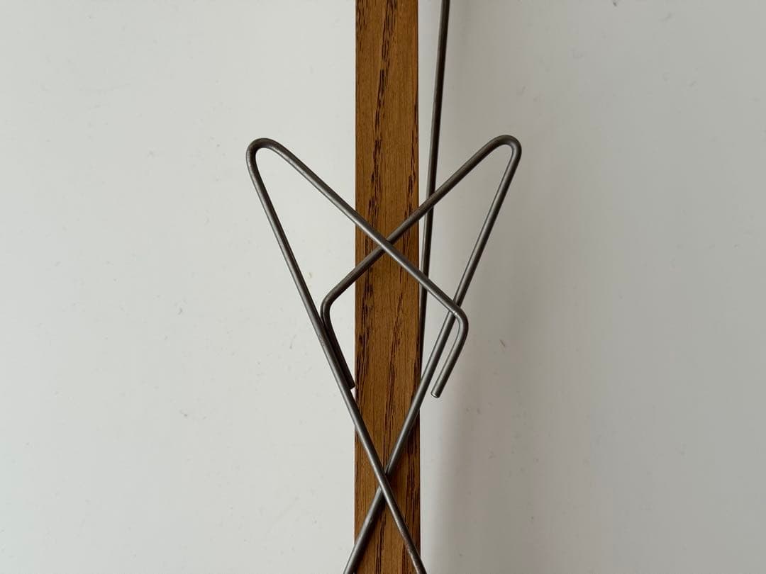 chikuni book on the wall チクニ