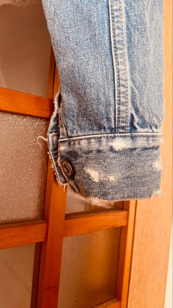 holiday ダメージデニムジャケット