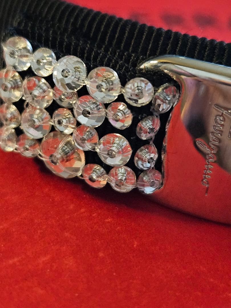 フェラガモ　ヴァラ　リボンカチューシャ　黒　クリスタル