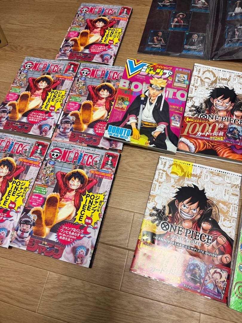 ワンピースカードゲーム　プロモ系豪華引退品　左のマガジン5冊はカードなし本のみ