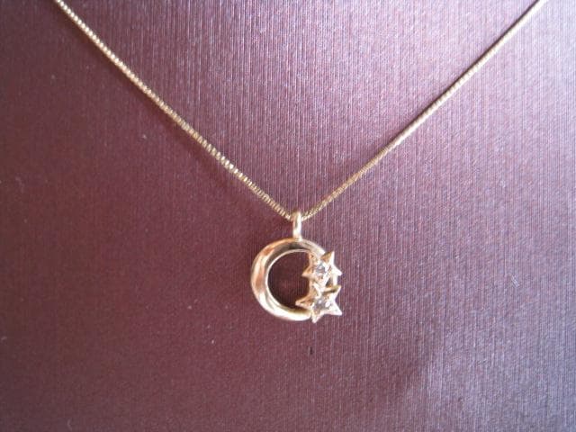 ☆美品！きらきらダイヤモンド入り 星と月形 k10金ペンダントネックレス