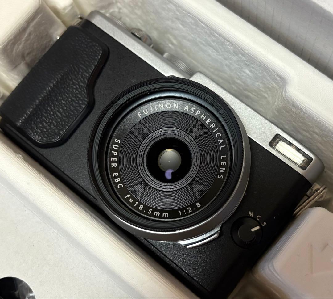 【限定値引】Fujifilm X70 コンパクトデジタルカメラ 備品付 匿名配送