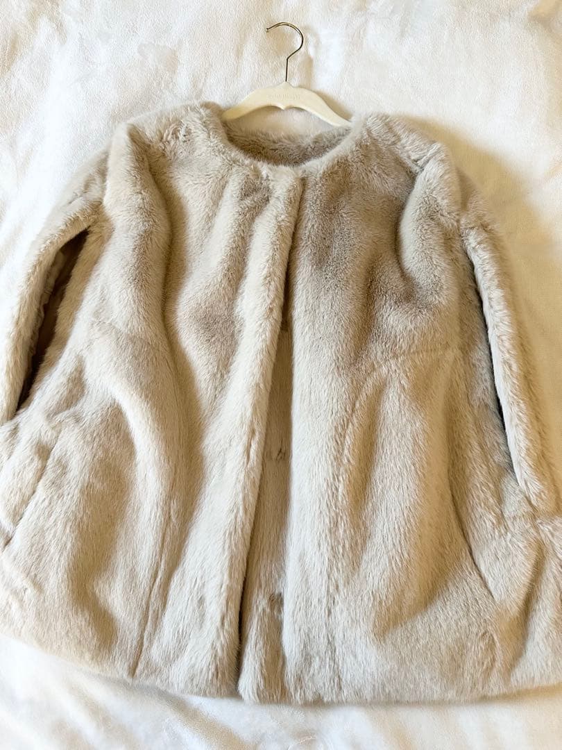 青*魚様 SEVENTEN エコファーポンチョ エクリュ 新品未使用