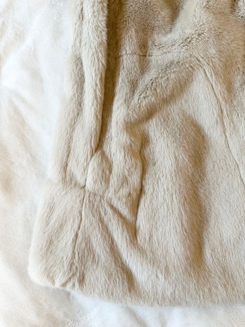 青*魚様 SEVENTEN エコファーポンチョ エクリュ 新品未使用