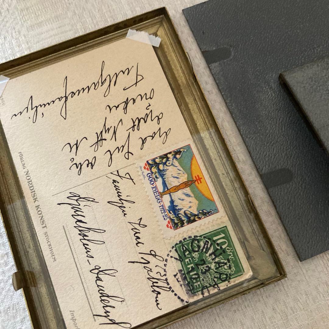 繊細な装飾が美しいアンティークフレーム（1922年BIRGITミニカード入り）