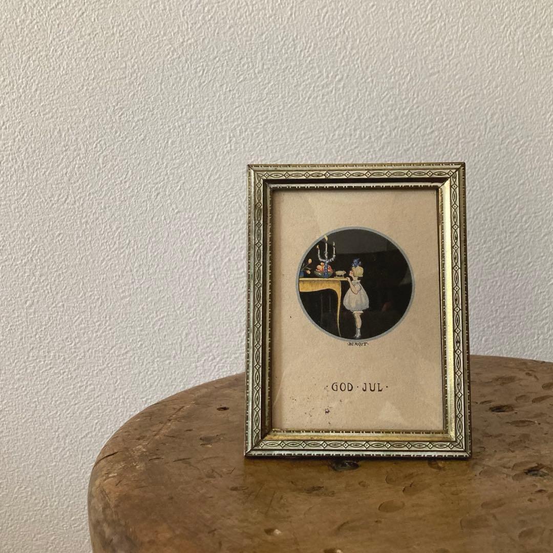 繊細な装飾が美しいアンティークフレーム（1922年BIRGITミニカード入り）