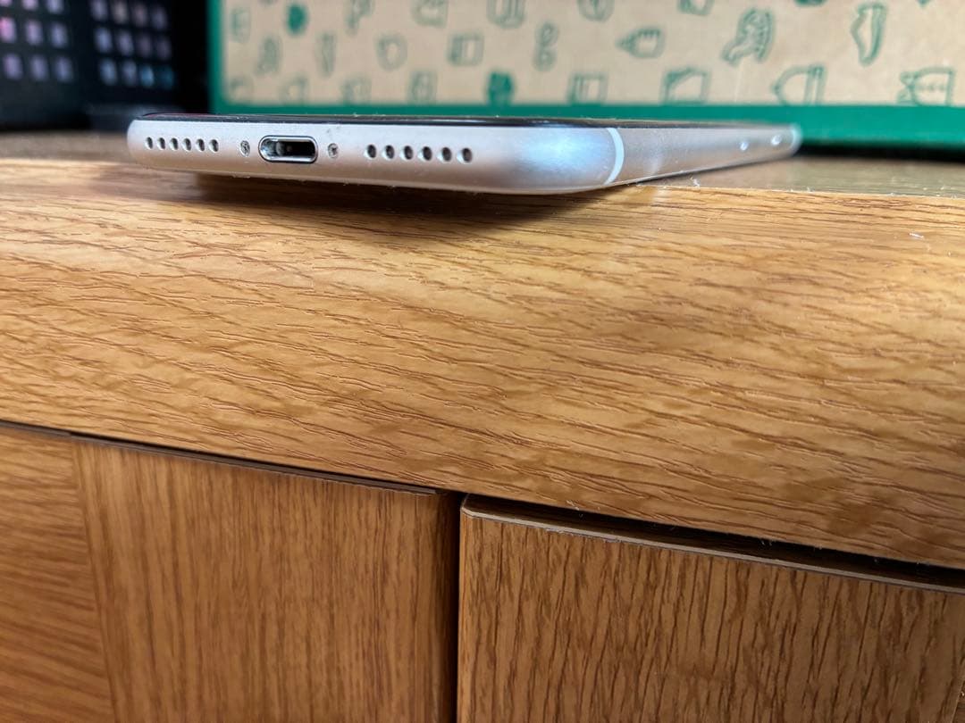 Apple iPhone SE3 starlight 64GB おまけ付き