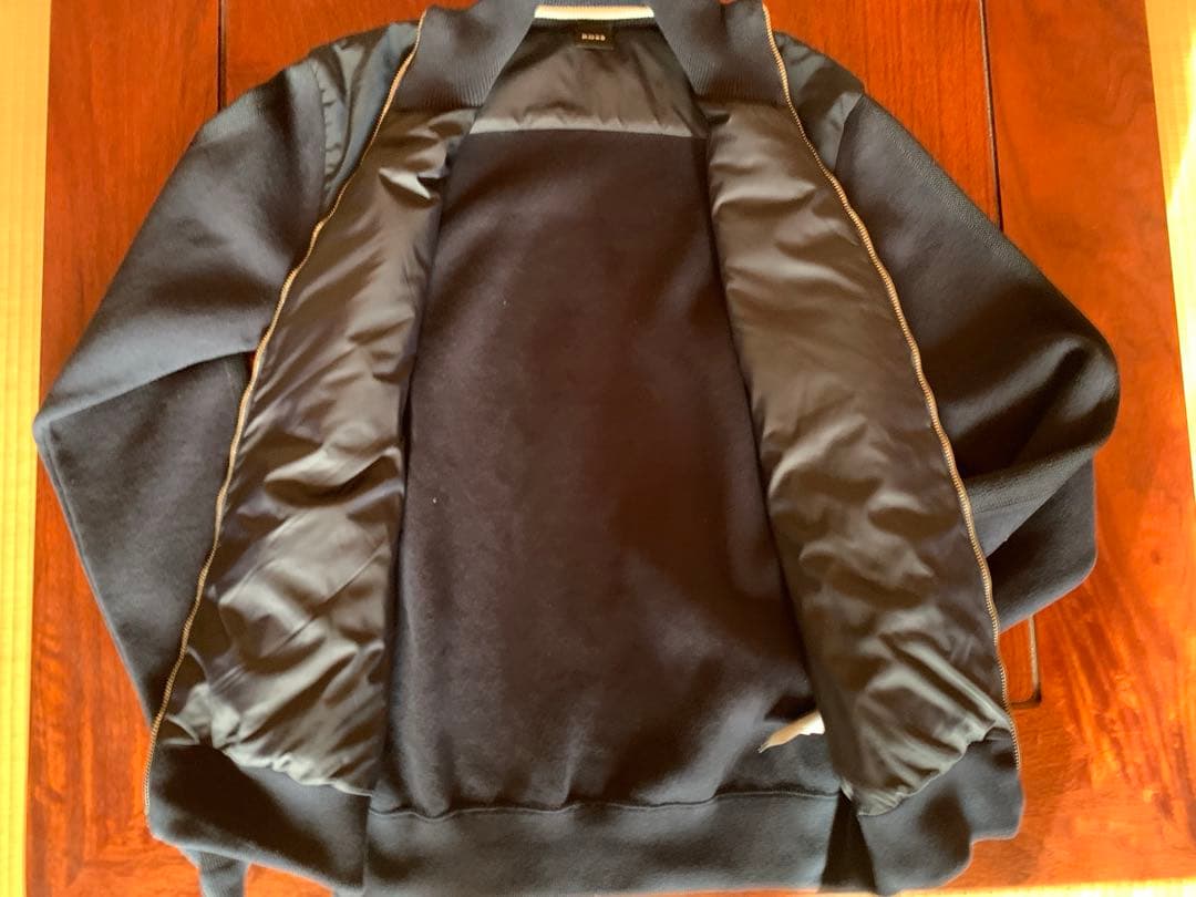 Hugo Bossブルゾン　購入希望価格に値下げしました