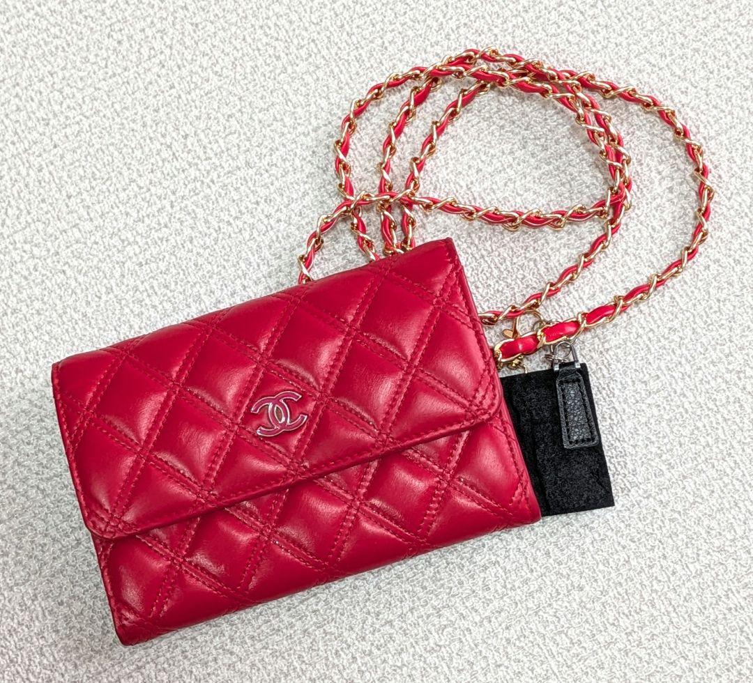 シャネル　赤　ミニ財布　マトラッセ　ラムスキン　チェーンウォレット　ケース