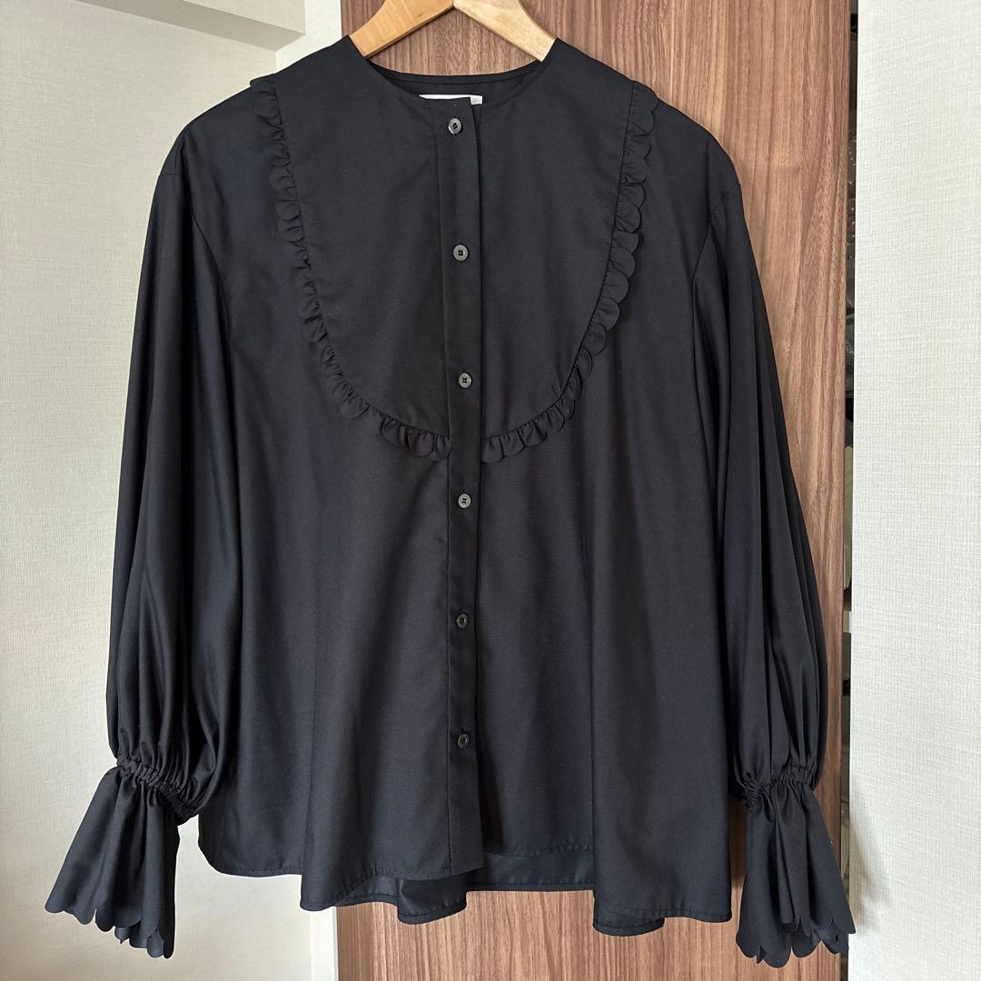 ヨリ yori スカラップカットワークブラウス