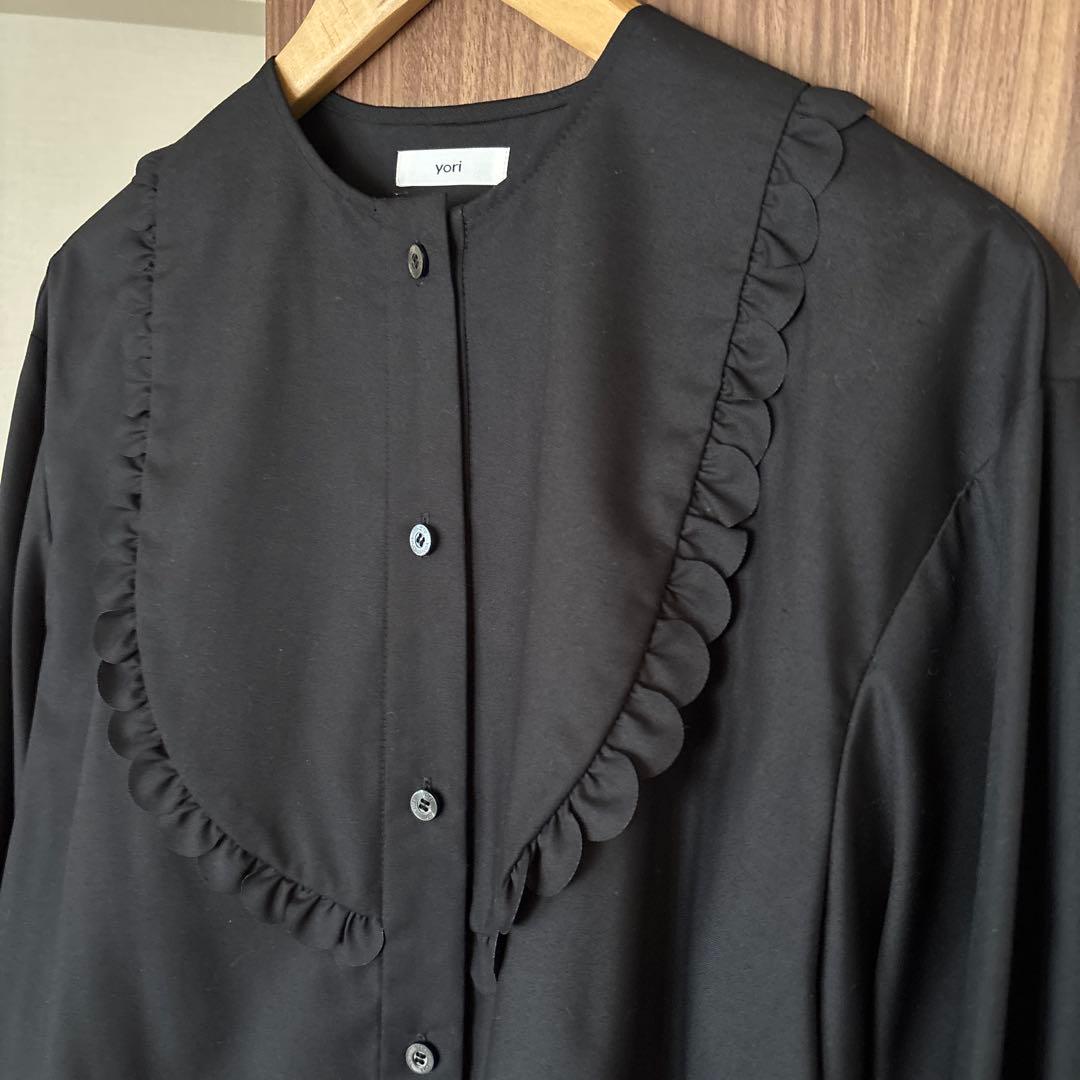 ヨリ yori スカラップカットワークブラウス