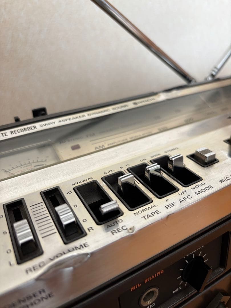 日立　TRK-8180 レトロ