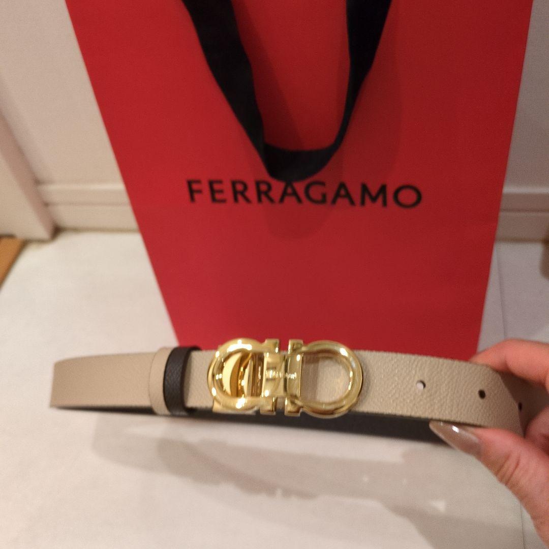 新品未使用　FERRAGAMO ガンチーニリバーシブルベルト　ベージュ×ブラウン